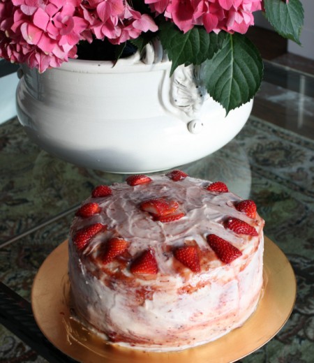 Vanilla Cake With Strawberry Cream Frosting IMG 6656 450x520